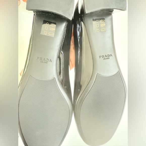 Prada Black polished leather bowtie embellished block heel pumps EU 39.5 - Picture 10 of 10